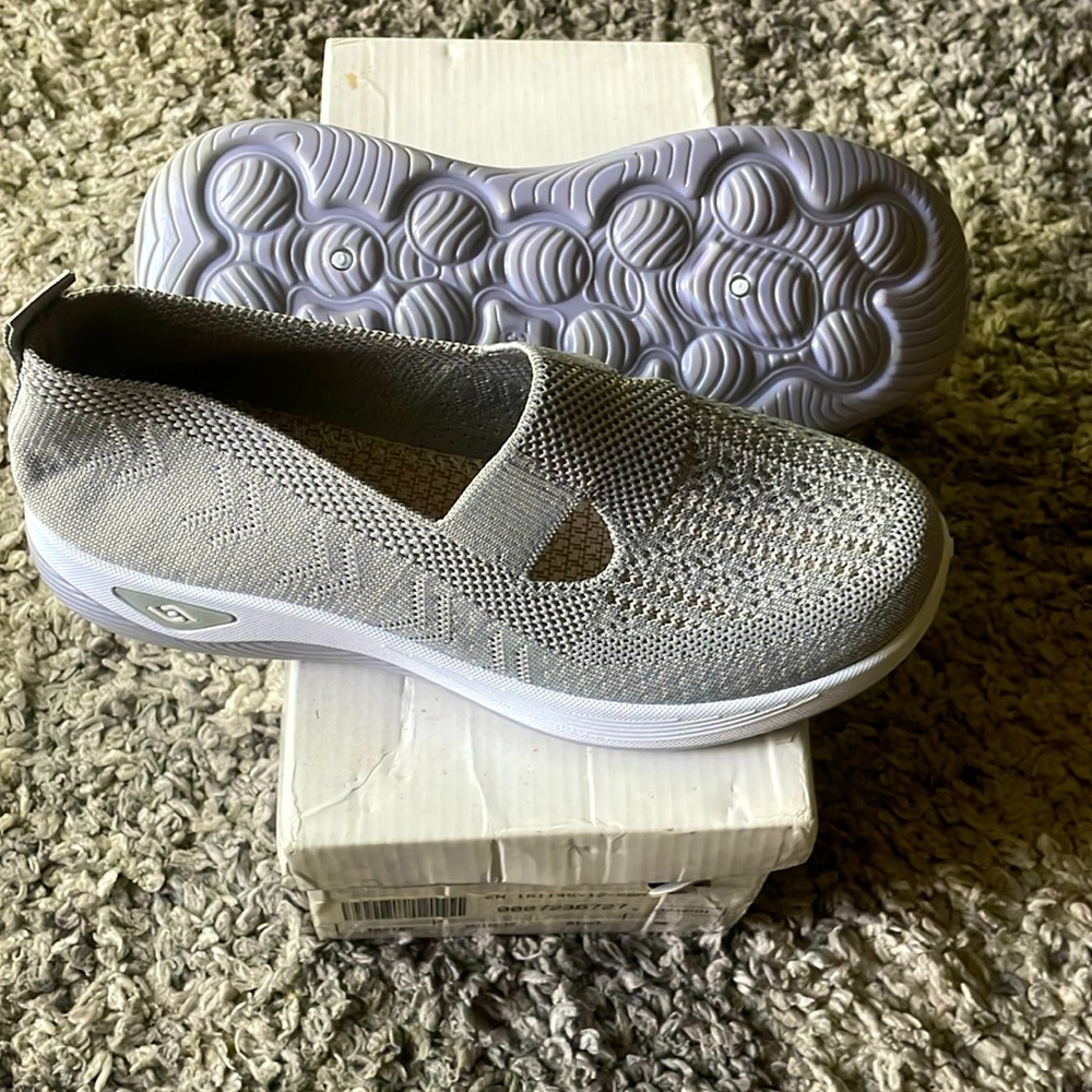 Light gray casual shoe